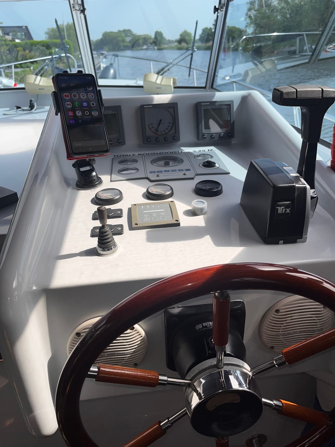 Customer photo review of Wegman Telefoonhouder Auto 3-in-1 – Ventilatierooster, Raam & Dashboard