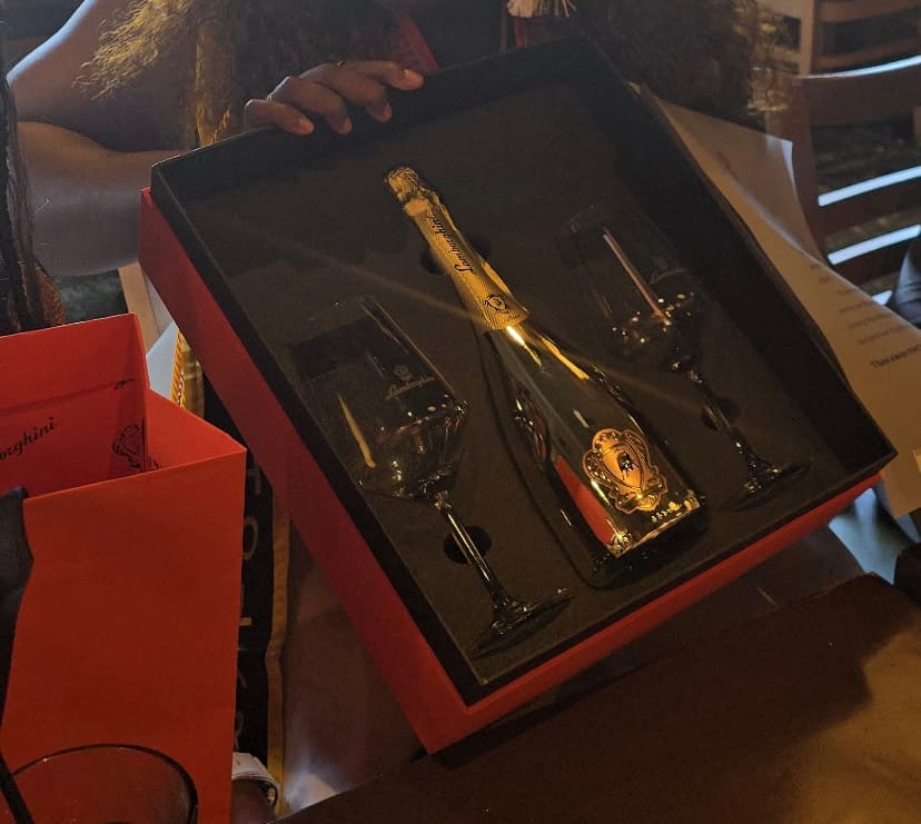 Customer photo review of Lamborghini Oro Vino Spumante with Gift Set (2026)