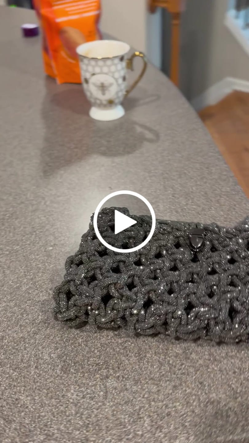 Customer video review of Eden 2-in-1 Clutch - Gunmetal