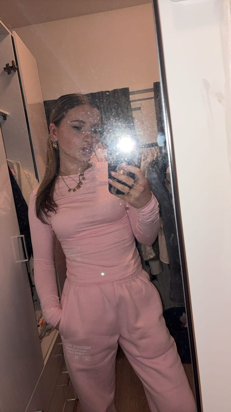 Customer photo review of GATED COMMUNITY HOODIE BUTTER YELLOW