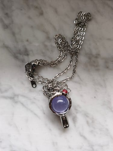 Customer photo review of ARMY Purple Gem Lightstick Necklace
