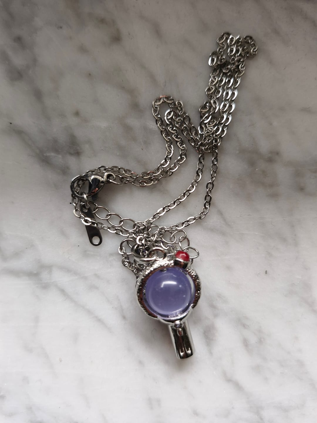 Customer photo review of ARMY Purple Gem Lightstick Necklace
