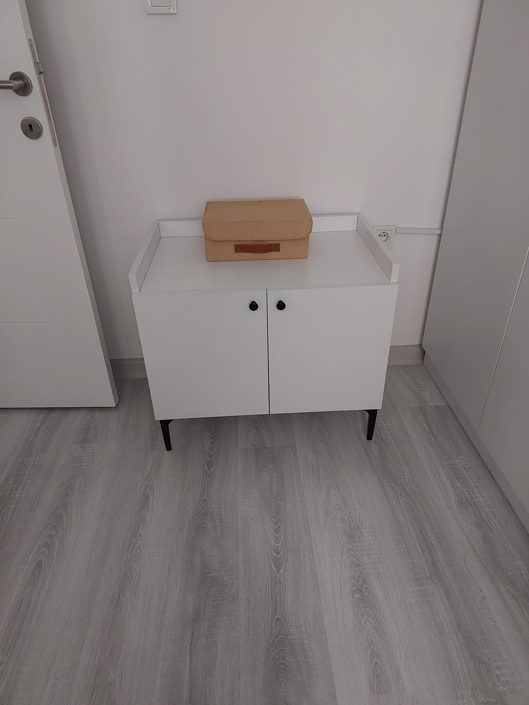 Customer photo review of Rani PA101 Kedi Mobilyası Çok Amaçlı Dolap Gizli Kedi Tuvalet Dolabı Kedi Evi Beyaz