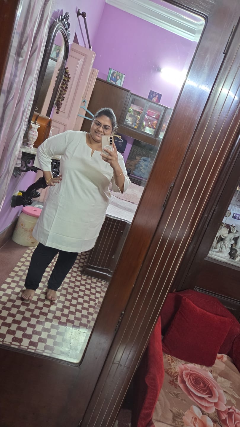 Customer photo review of Women Ecru Airy Linen Mid Thigh Length Kurta