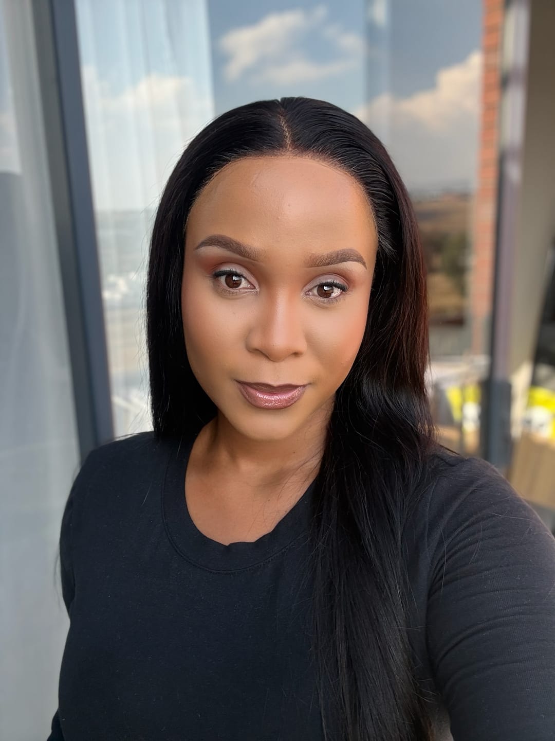 Customer photo review of Silky Straight Glueless Pre-bleached 9 X 6 Closure 22 Inch Wig