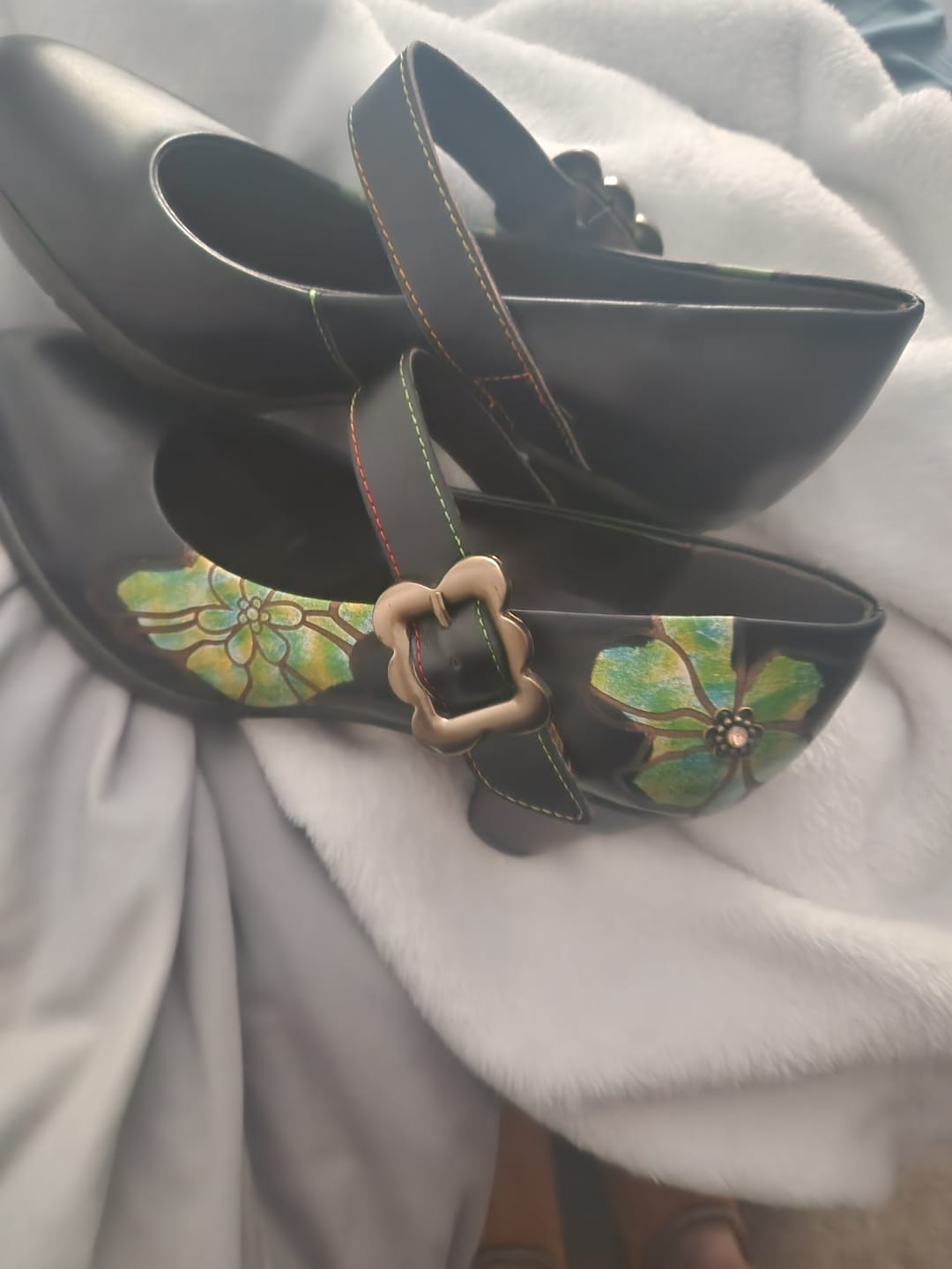 Customer photo review of Vintage Handmade Bloom Elegance Pumps