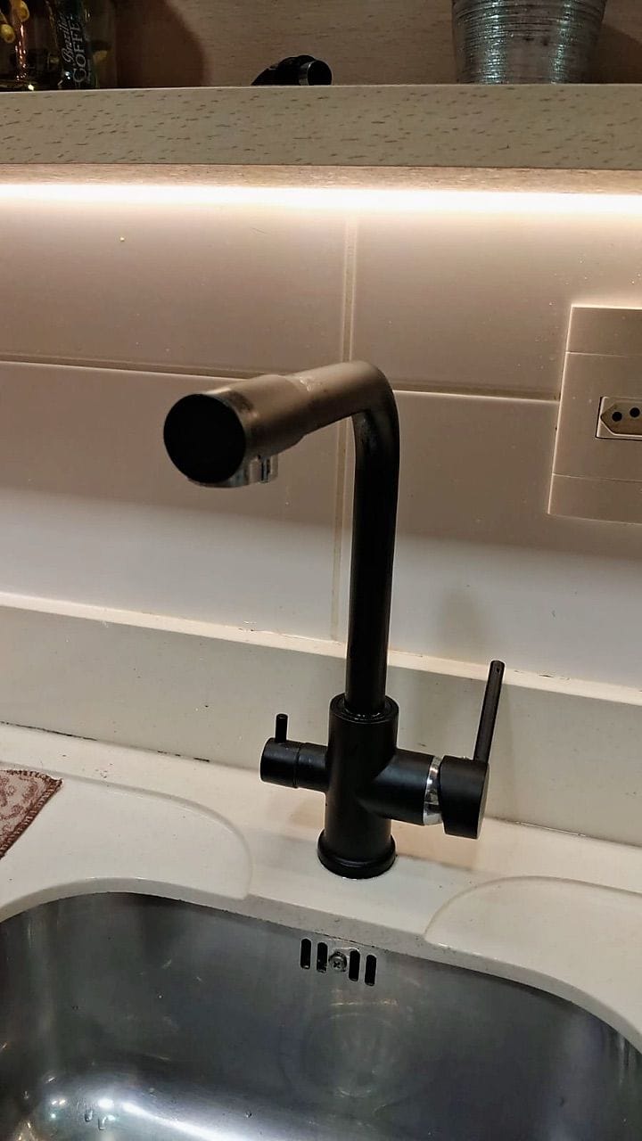 Customer photo review of Torneira Para Cozinha Gourmet Monocomando Com Filtro Royal Safira