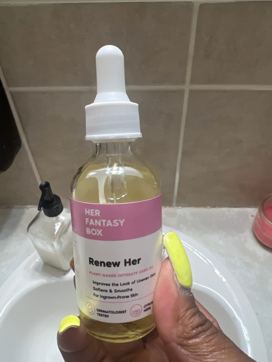 Customer photo review of Her Fantasy Box Renew Her Yoni Oil - For Dryness, Ingrown Hair, Dark Marks & Scars