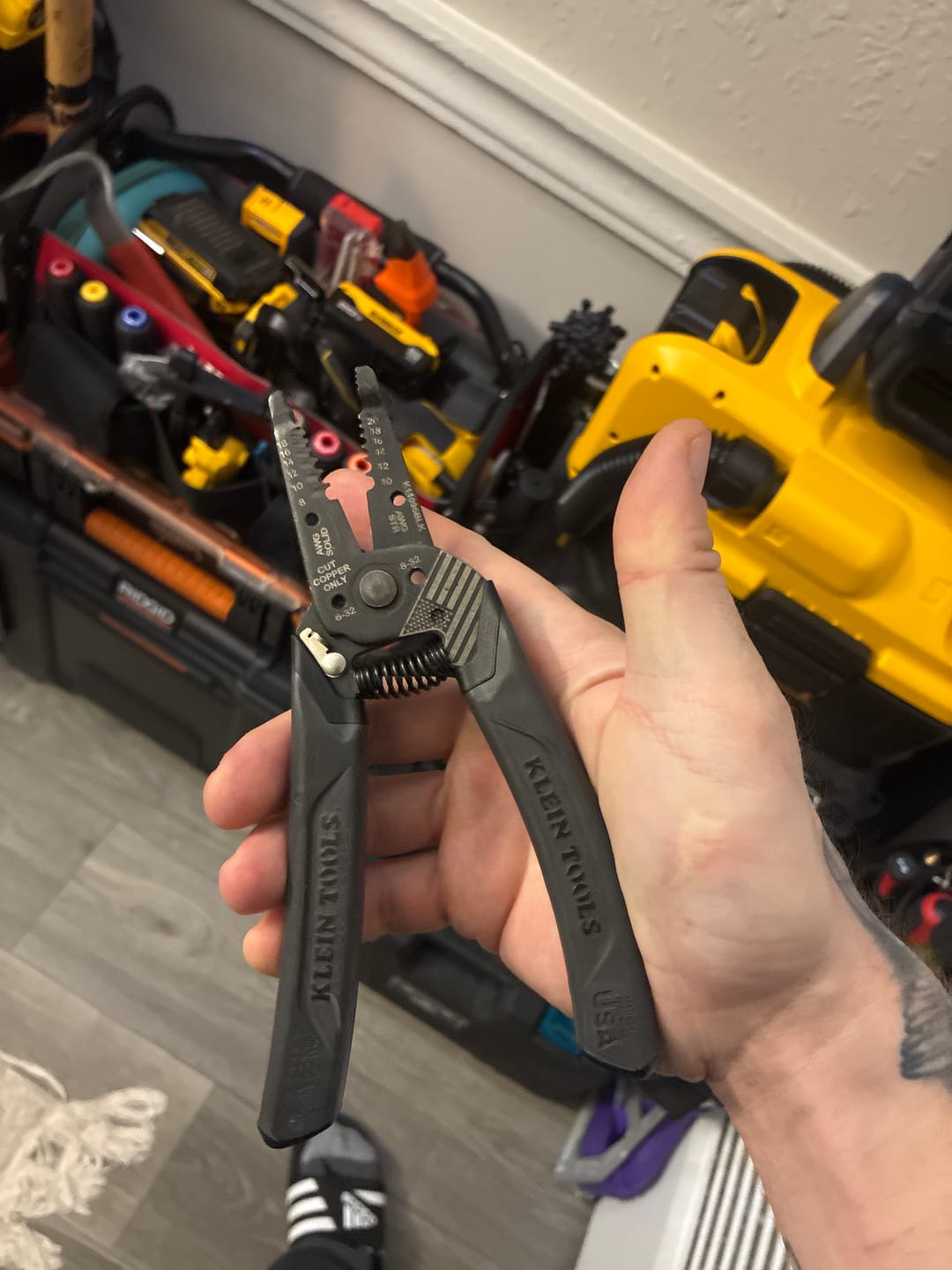Customer photo review of Klein Tools K11095BLK Limited Edition Klein-Kurve Blackout Wire Stripper / Cutter, 8-20 AWG