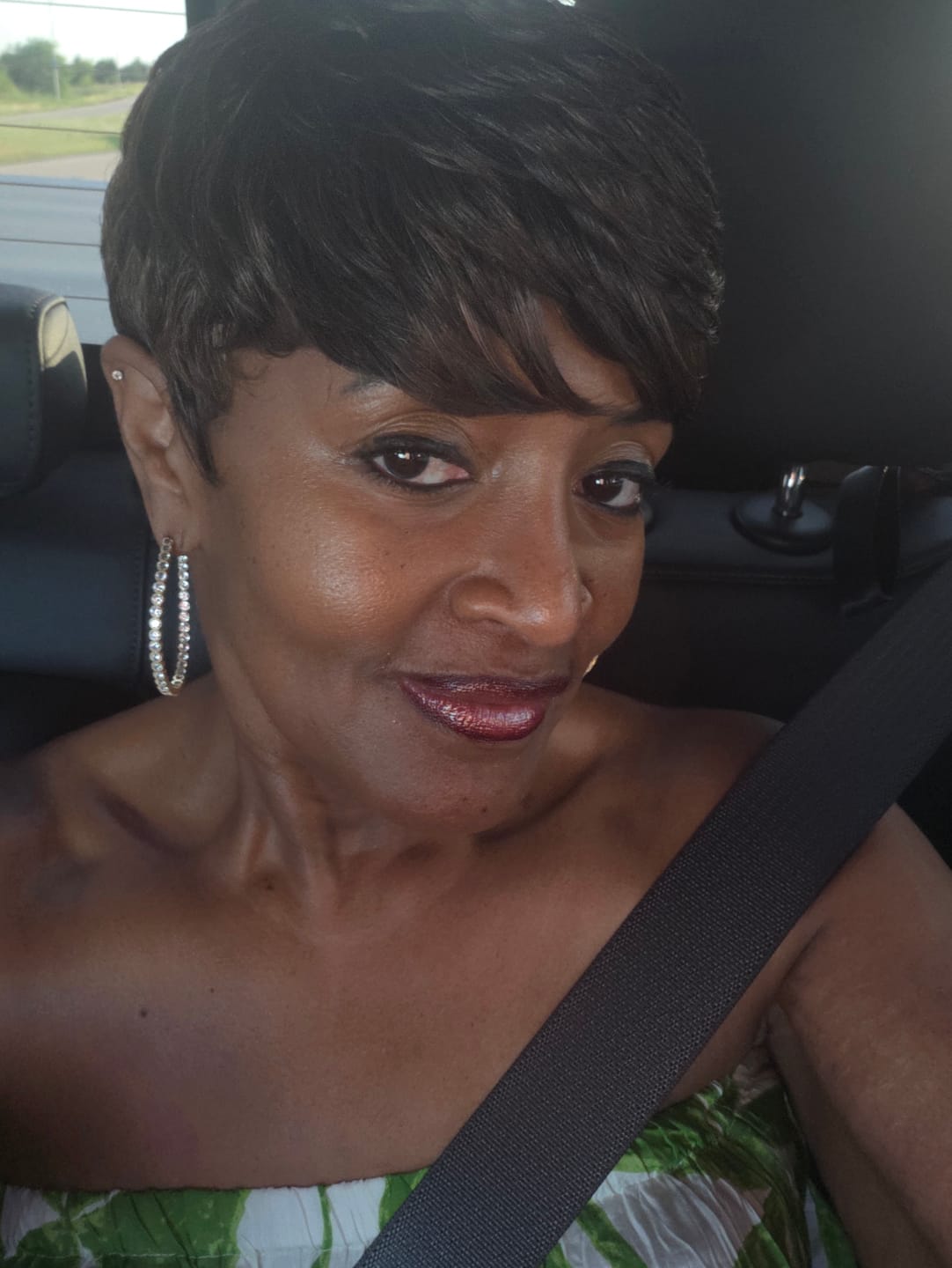 Customer photo review of Outre Wigpop Full Wig - LACEY