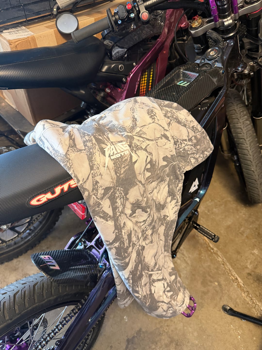 Customer photo review of White Camo - Boxy Heavyweight  Shirt by FANGMOTO™
