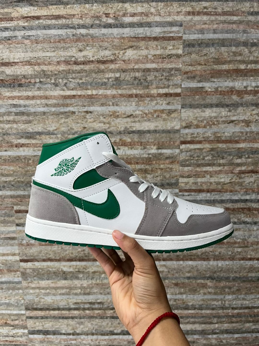 Customer photo review of Tenis Retro 1 Gris Negro