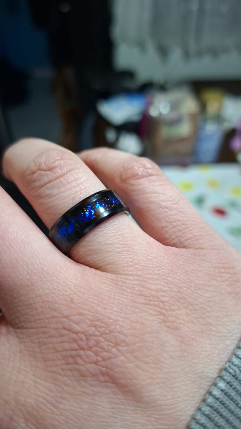 Customer photo review of Anillo Night Sky Carburo de Tungsteno