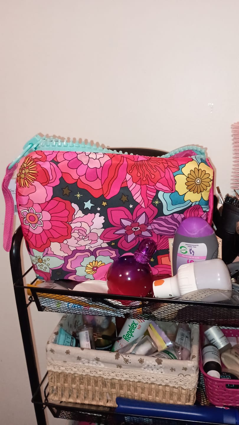 Customer photo review of ESTUCHE FLOWERS