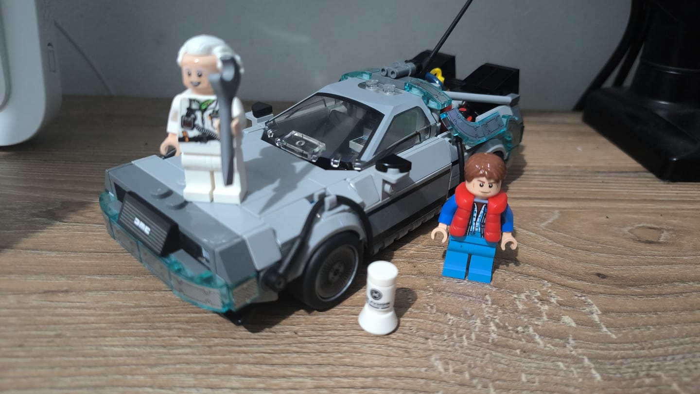 Customer photo review of MÁQUINA DEL TIEMPO DE VOLVER AL FUTURO