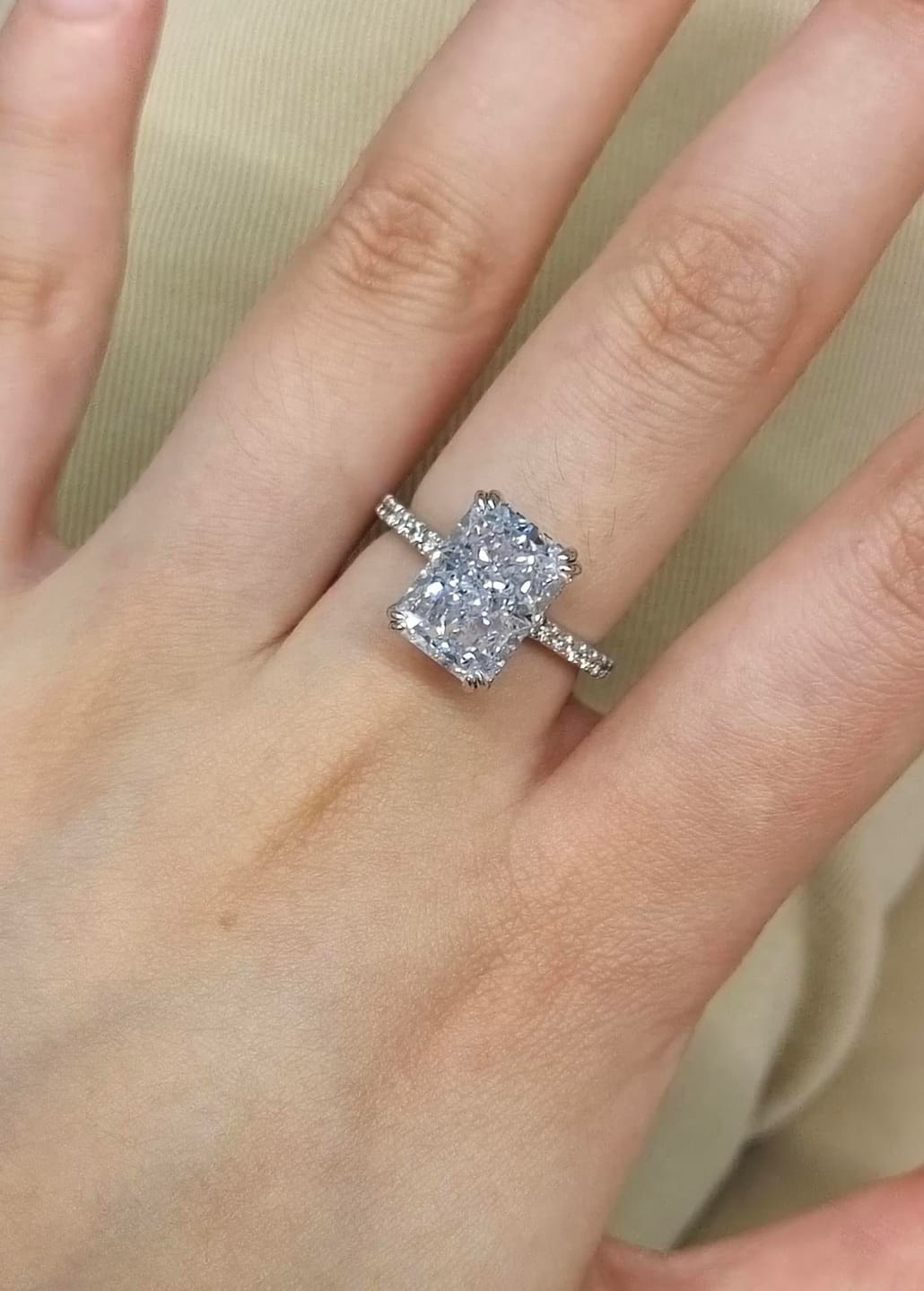 Customer photo review of S925 4.5Ct Radiant Cut Engagement Ring Moissanite/Simulated Diamond Solitaire Stackable Travel Ring For Women