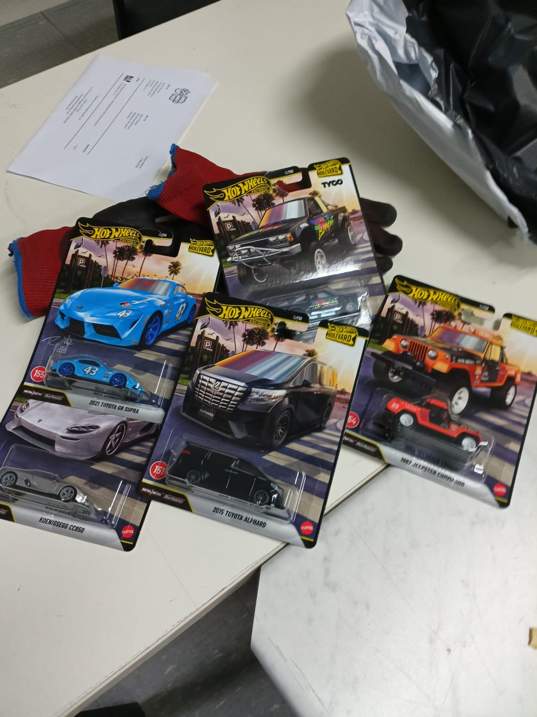 Customer photo review of Hot Wheels Premium 1:64 Boulevard 2026 Assortment 3 Complete Set 1-5