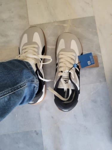 Customer photo review of HOBIBEAR Barefoot Shoes Unisex Wide Width Artificial Leather Sneakers Classic Retro Minimalist Walking Shoes