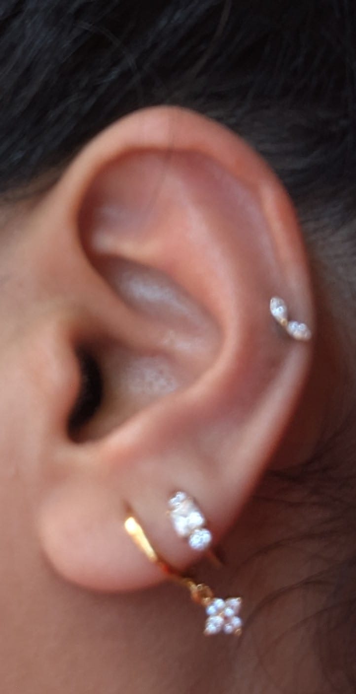 Customer photo review of Cluster huggies clear/Gold Pair