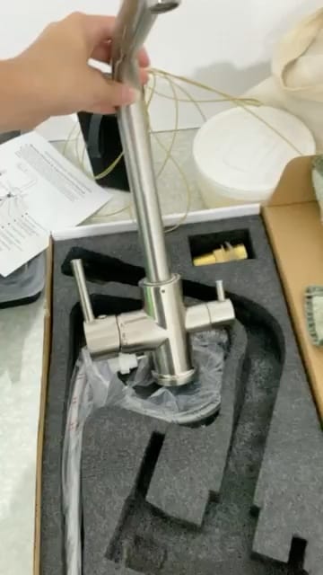 Customer photo review of Torneira Para Cozinha Gourmet Monocomando Com Filtro Royal Safira