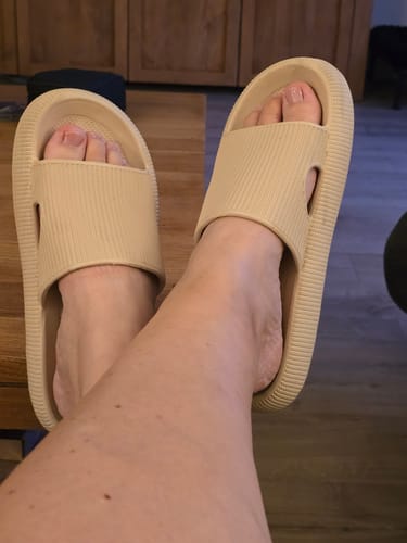 Customer photo review of HappyFlops Original