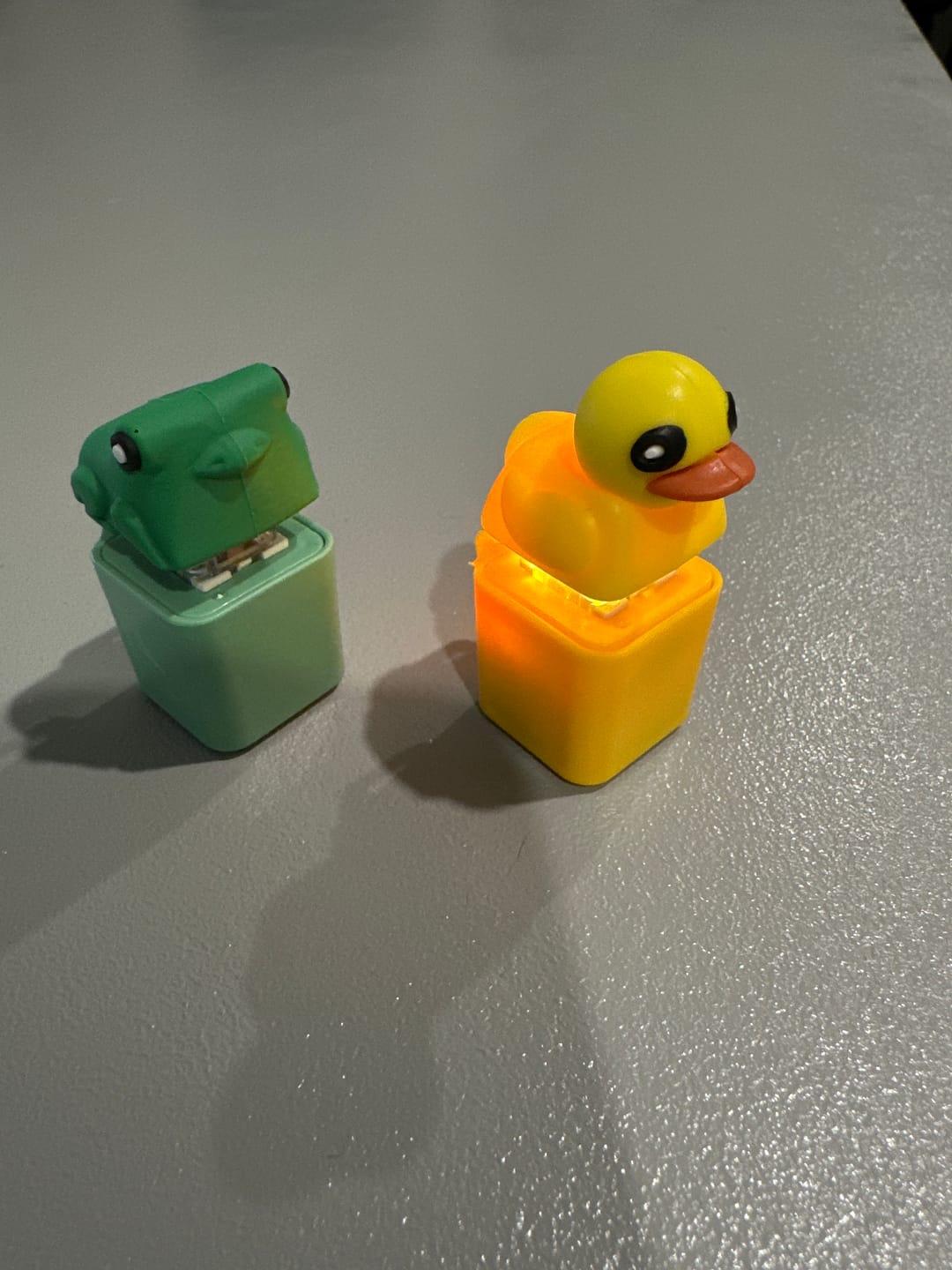 Customer photo review of 2x Quacking Sound Duck Fidget Keychain