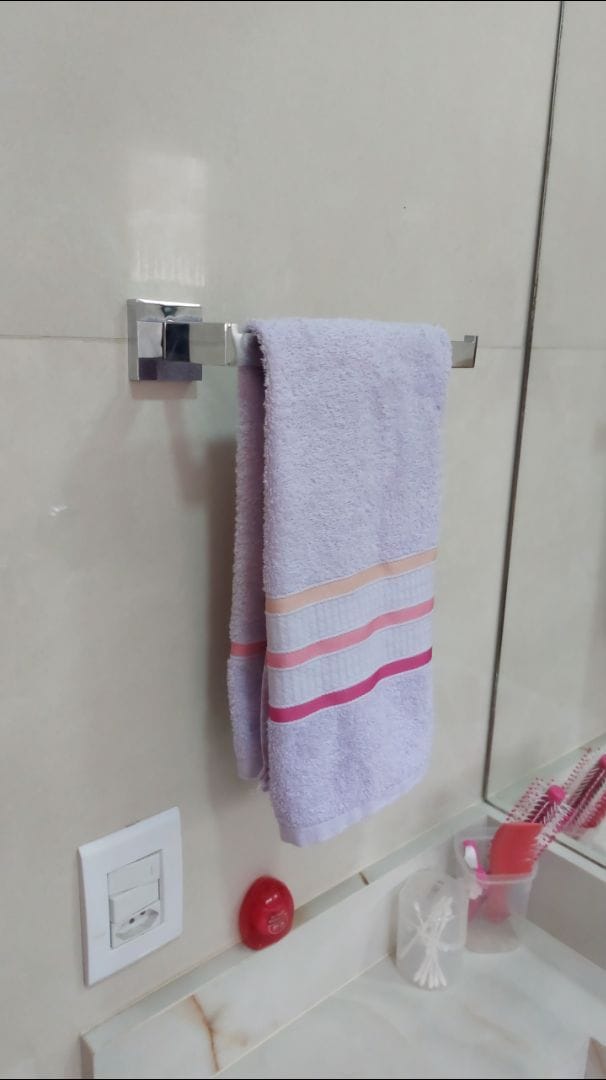 Customer photo review of Porta Toalha Rosto Para Banheiro 26cm Aço Inoxidável