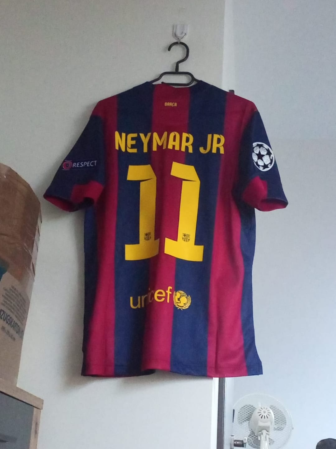 Customer photo review of Neymar JR. Barcelona 2014/15 Champions League Final Berlin Retro Football Jersey Kit
