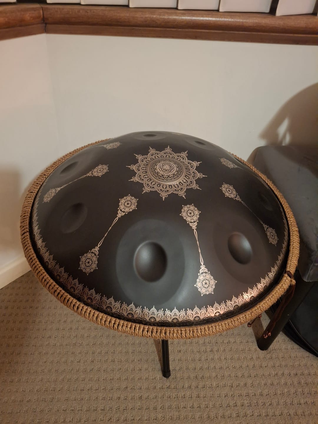 Customer photo review of Riza Handpan 12-Note D Kurd Beginner Mandala Black 55cm