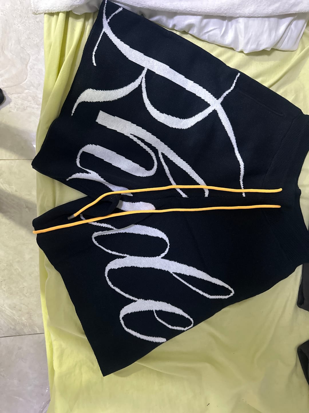 Customer photo review of RHODE | מכנס קצר שחור
