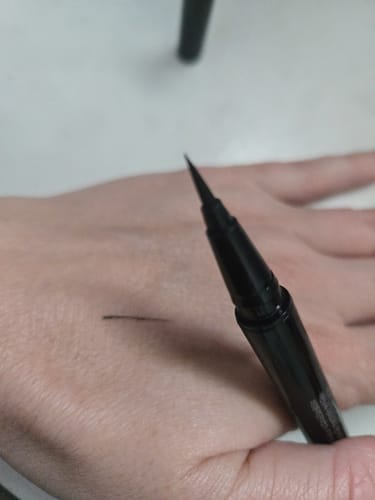 Customer photo review of Macqueen - Eyeliner waterproof - 3 couleurs
