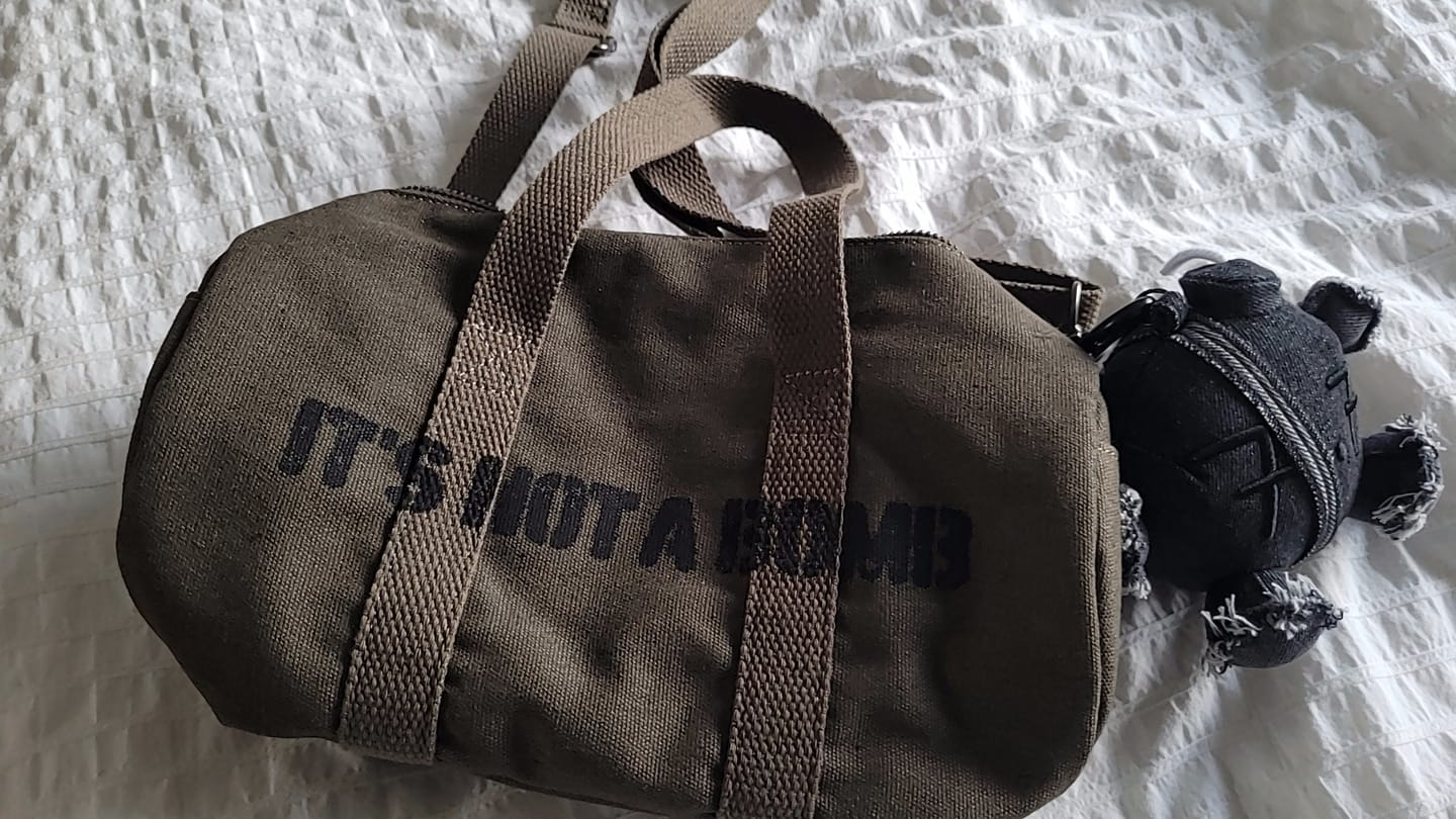 Customer photo review of BTS - ARIRANG WORLD TOUR OFFICIAL MD OFFICIAL LIGHT STICK BAG
