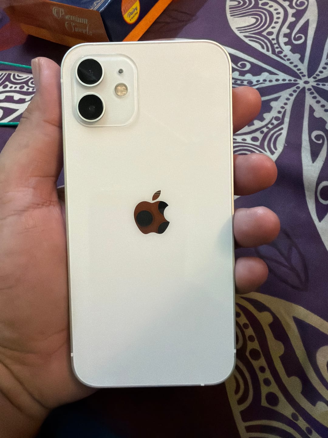 Customer photo review of Apple iPhone 12 (5G) - Refurbished