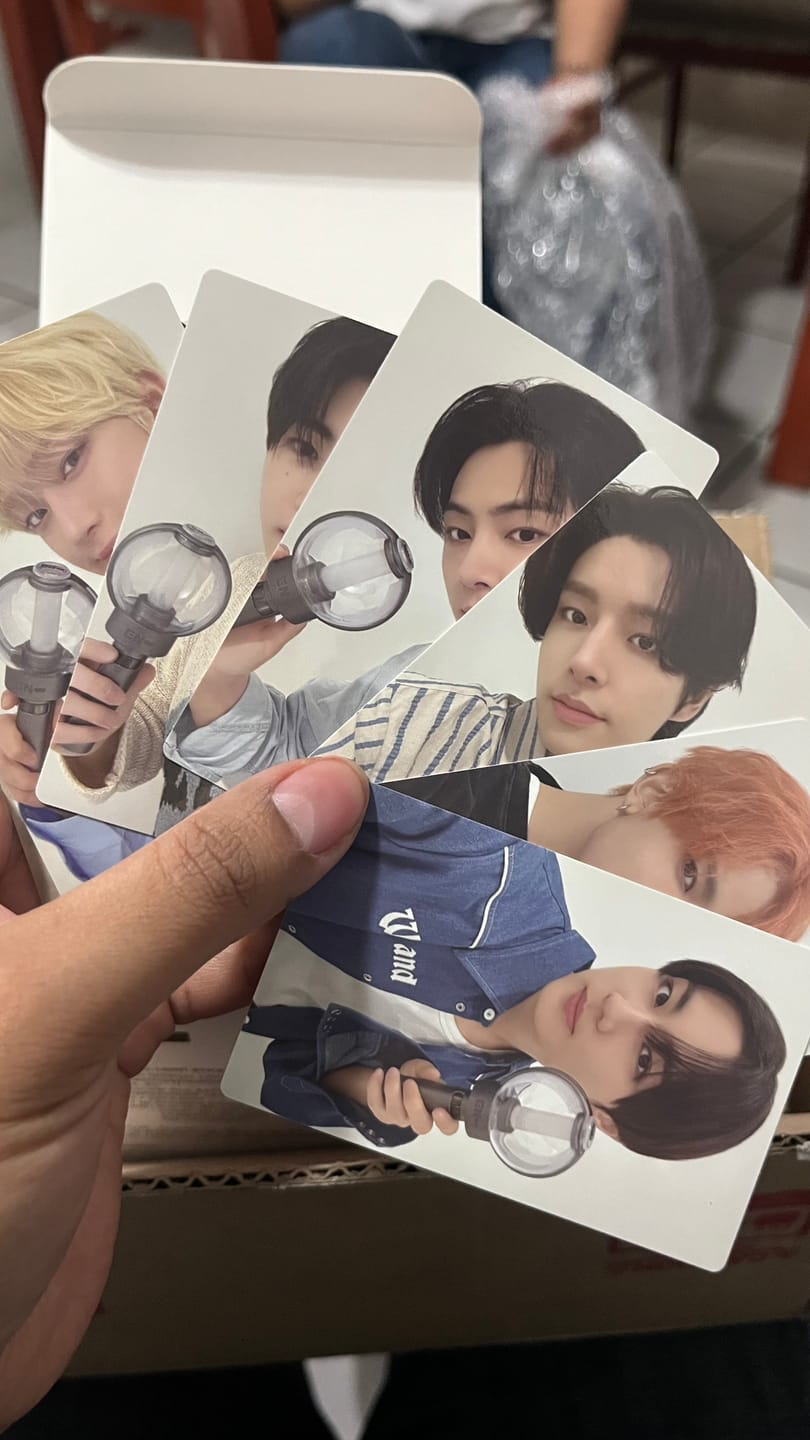 Customer photo review of ENHYPEN - OFFICIAL LIGHT STICK VER.2