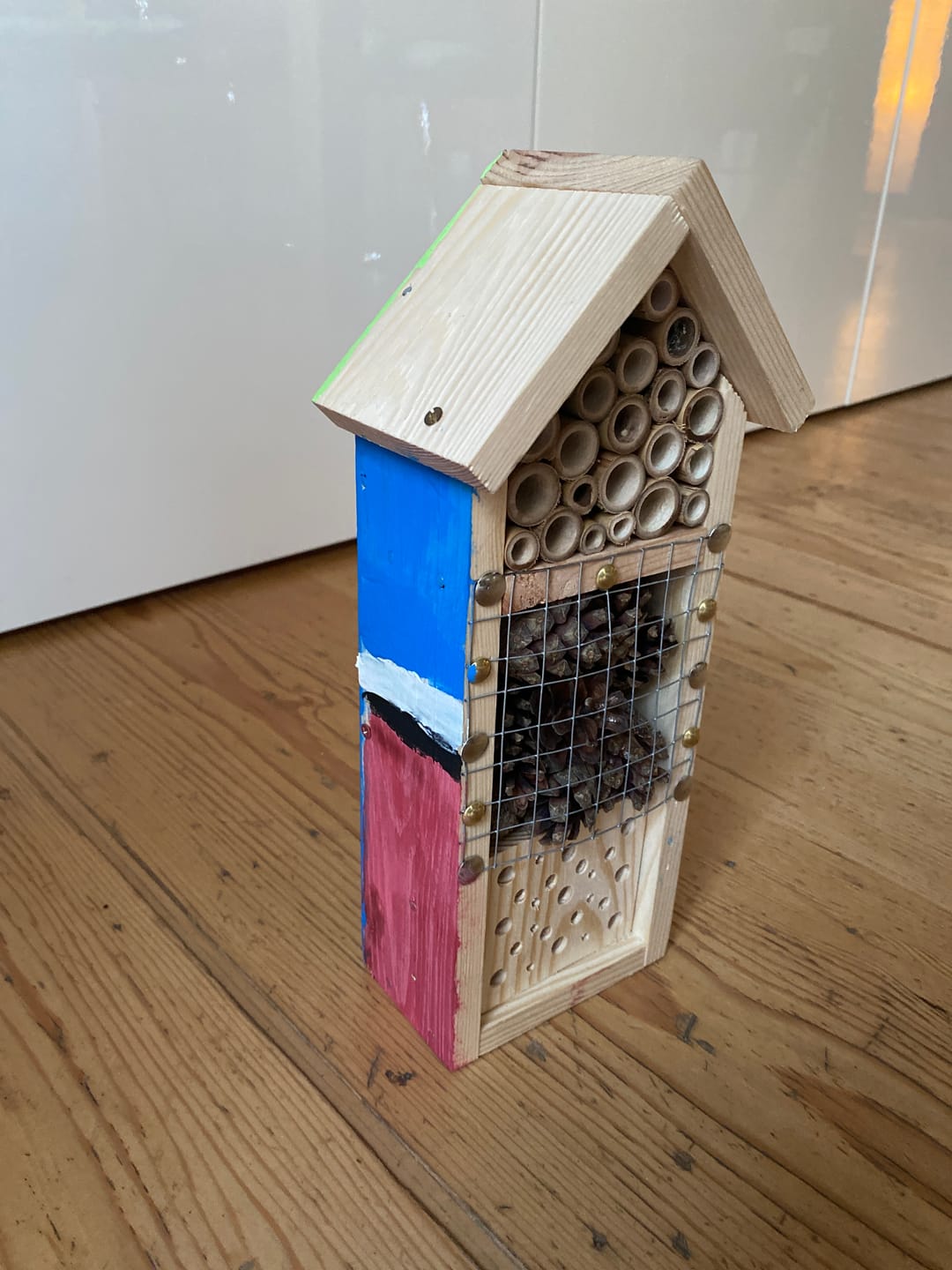 Customer photo review of Insektenhotel für Kinder aus Kiefernholz zum Bemalen