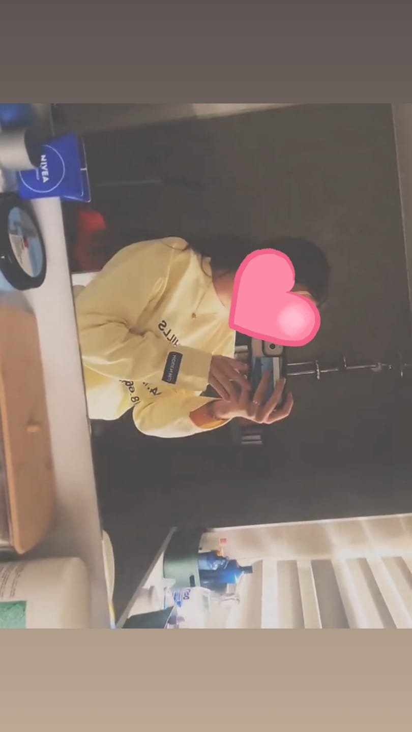 Customer photo review of VINTAGE LOGO LONGSLEEVE T-SHIRT BUTTER YELLOW