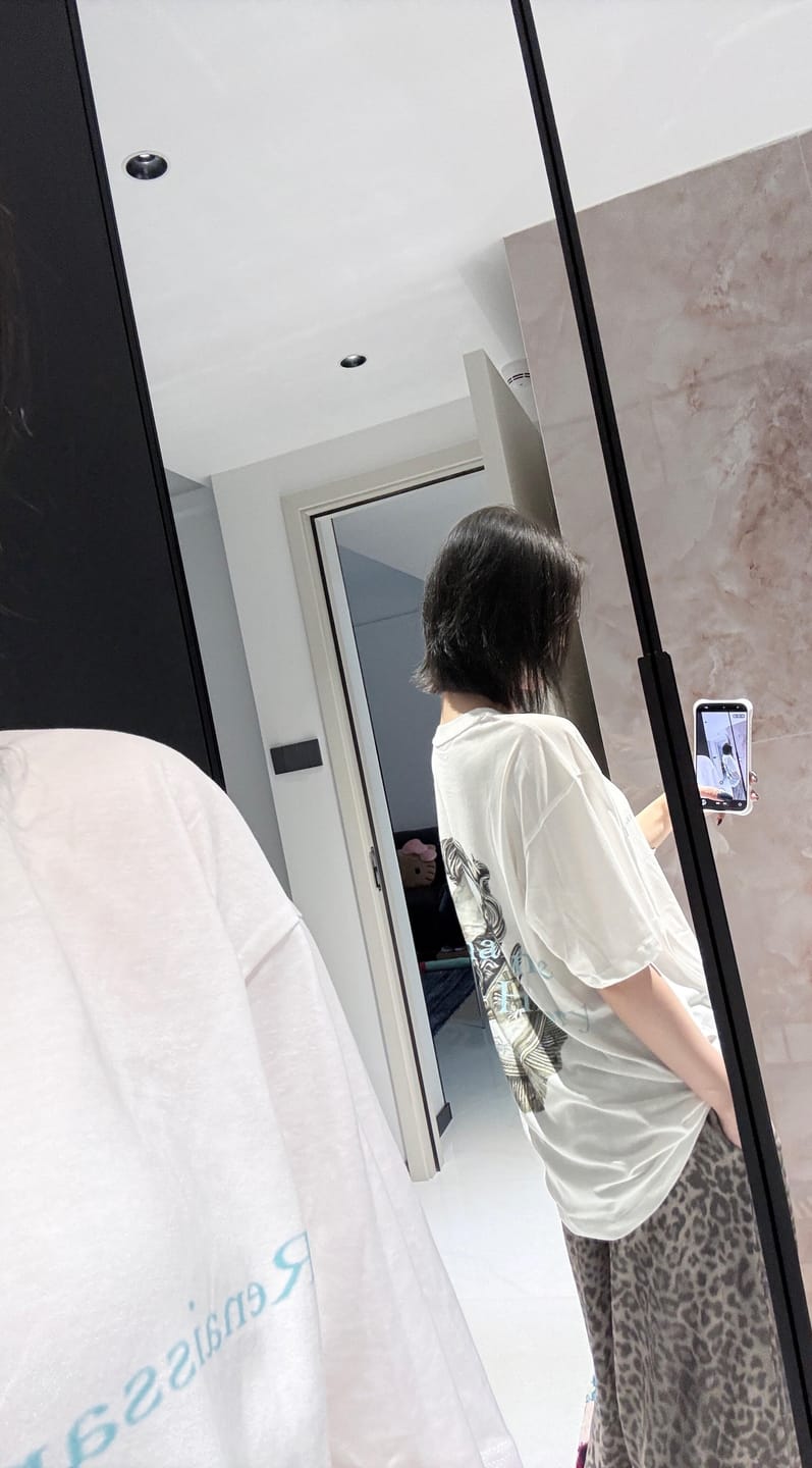 Customer photo review of 0122stepll Renaissance Graphic Oversized T-Shirt