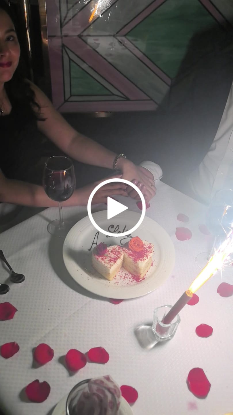 Customer video review of Cena Romántica