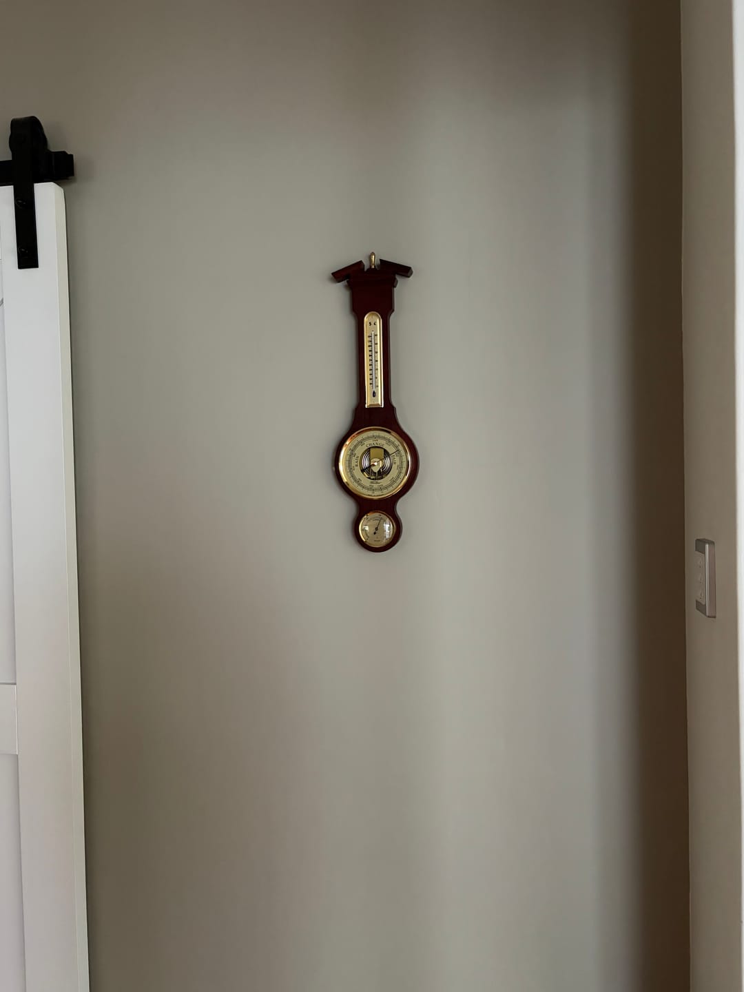 Customer photo review of Traditional Banjo Mahogany 540mm Weatherstation -3 in 1 - Hygrometer + Barometer + Thermometer