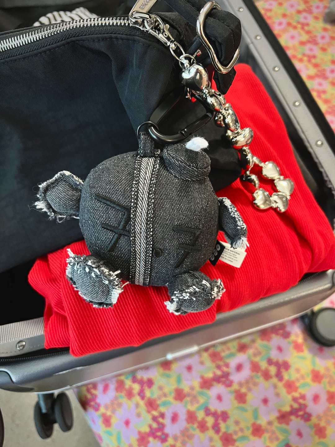 Customer photo review of BTS - ARIRANG WORLD TOUR OFFICIAL MD ARMY BOMB PLUSH KEYRING