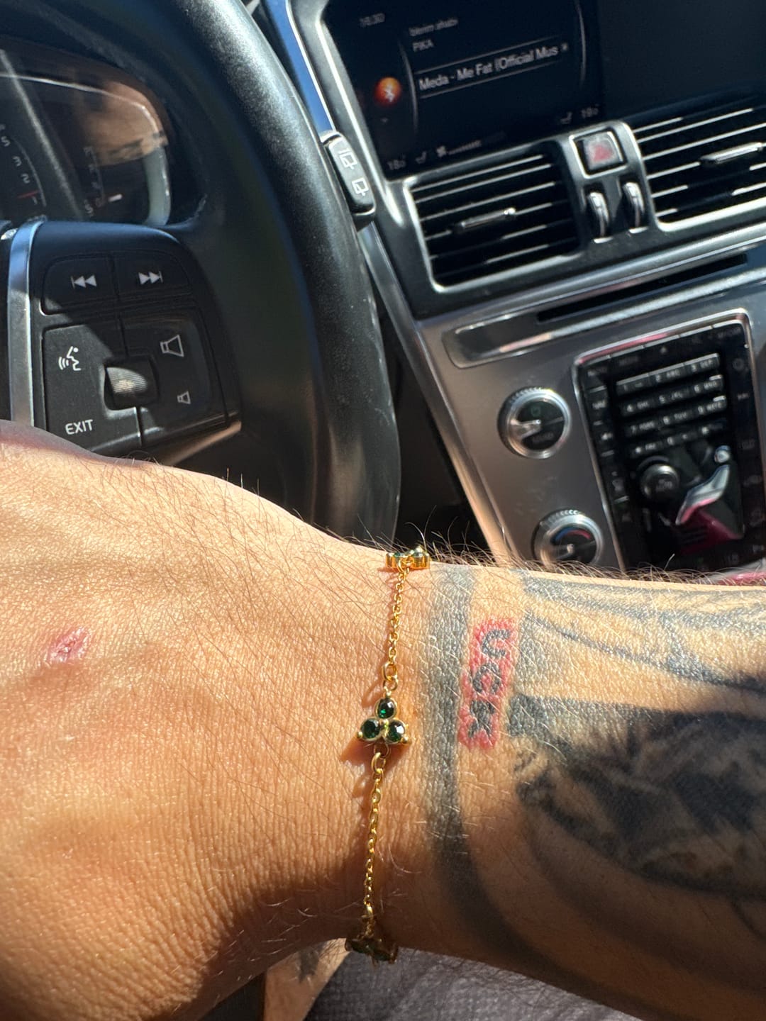 Customer photo review of Green Clover Bracelet (Gold)