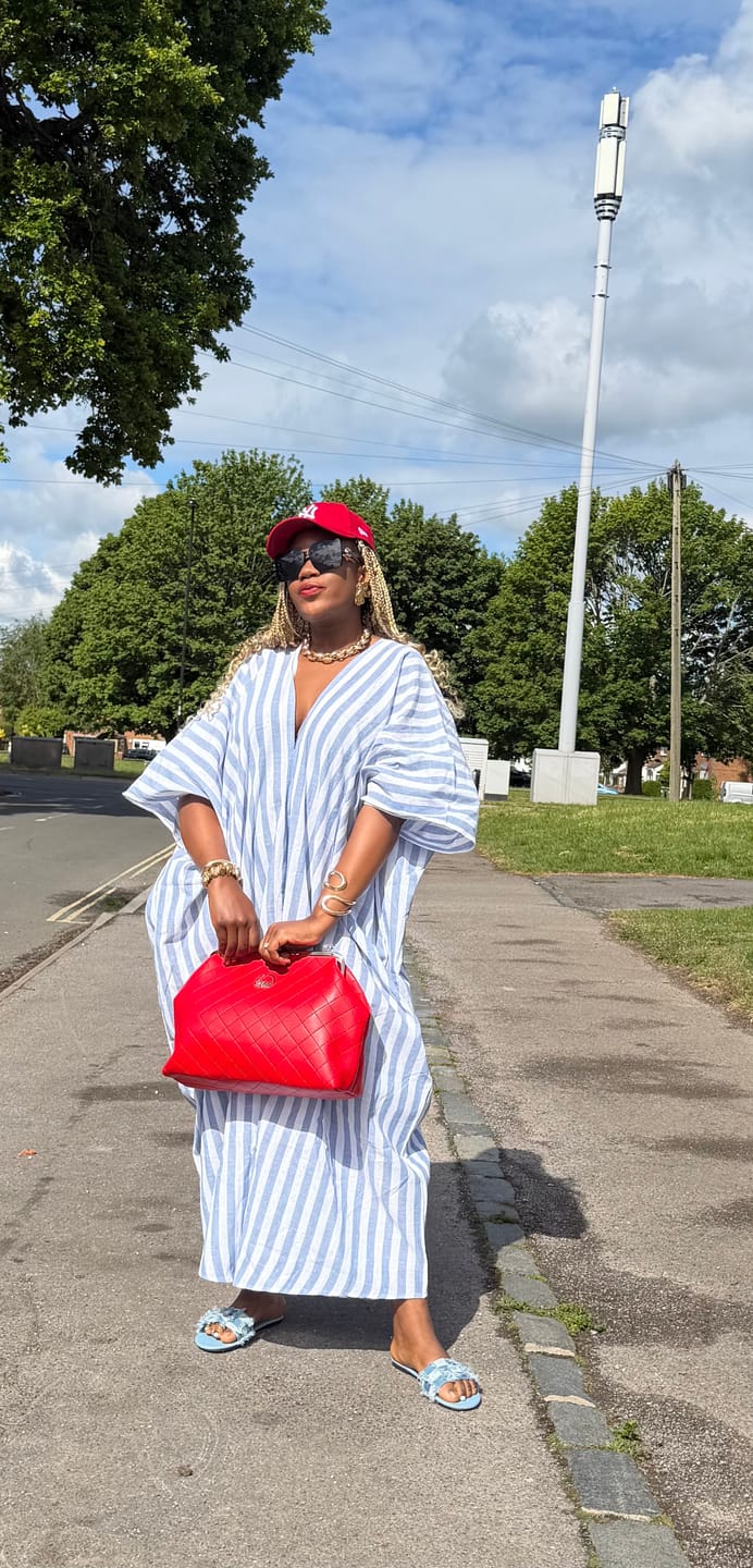 Customer photo review of ERA Oversized Kisslock Chain Bag – Red
