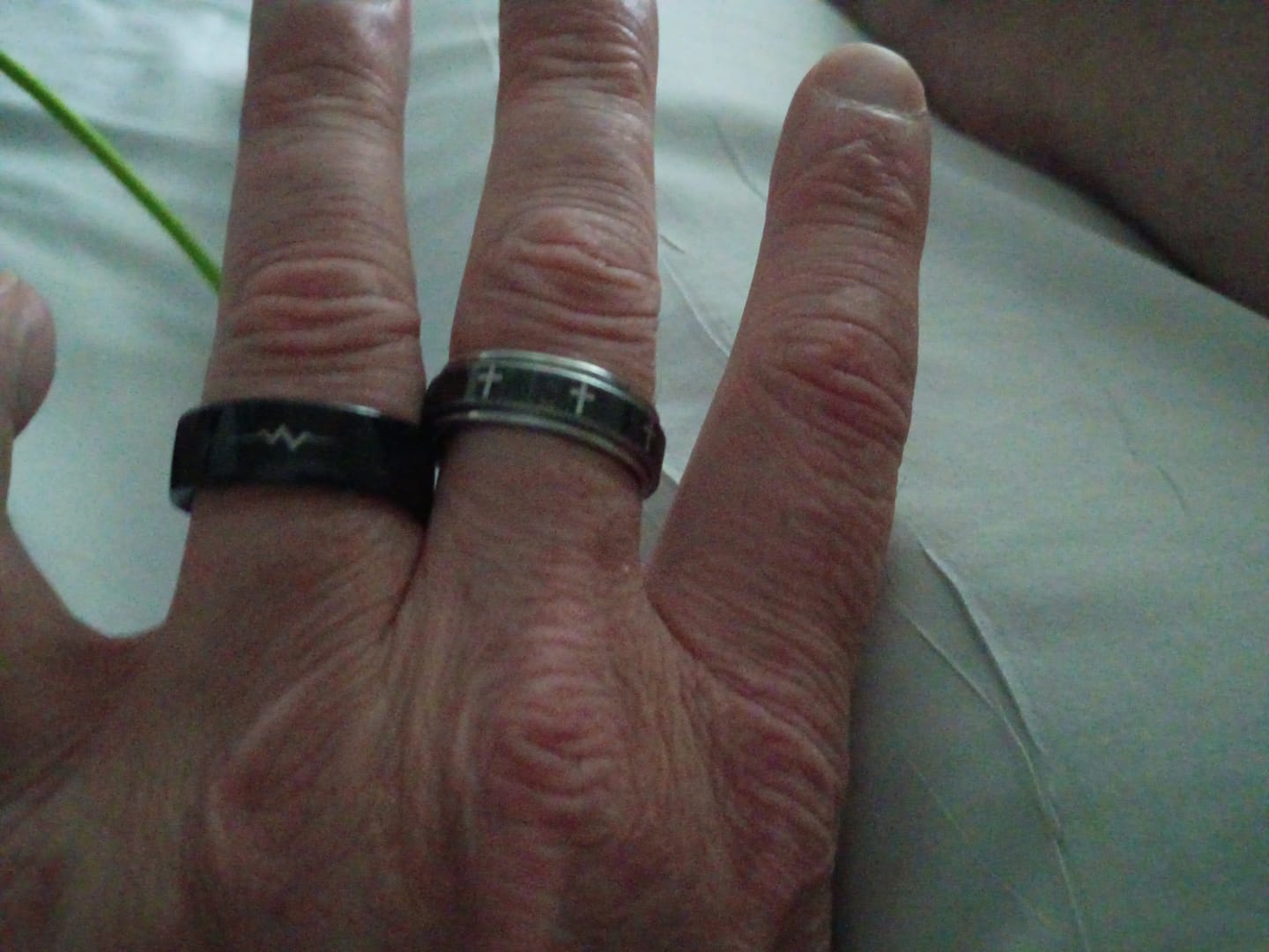 Customer photo review of Fitaos R06 Glucose & ECG Smart Ring - BP Health Tracker