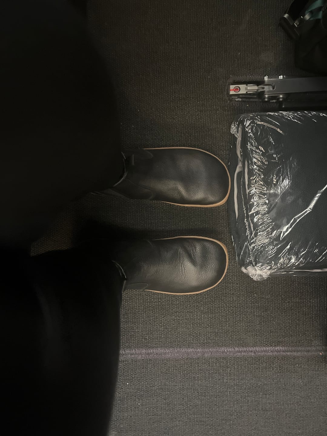 Customer photo review of BLACK GUM | CHELSEA BOOTS - ADULTS