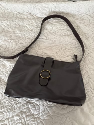 Reseña con foto de un cliente sobre Cartera De Hombro Argolla Boheme