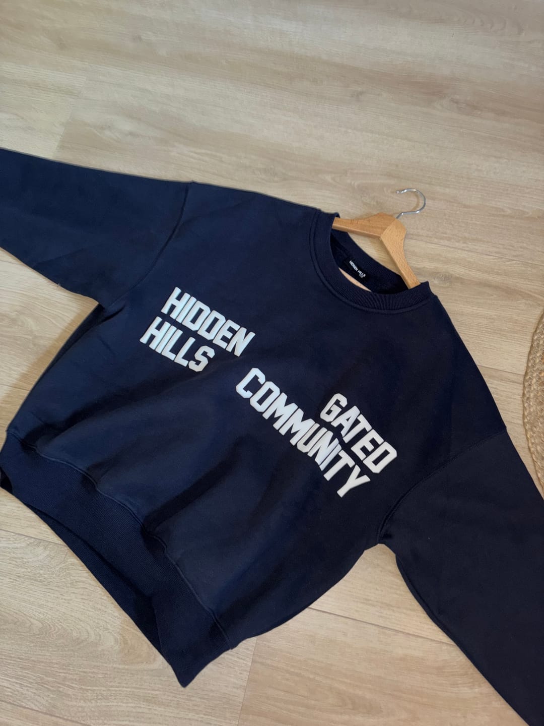 Avis client avec photo sur le PULL « GATED COMMUNITY » BLEU MARINE