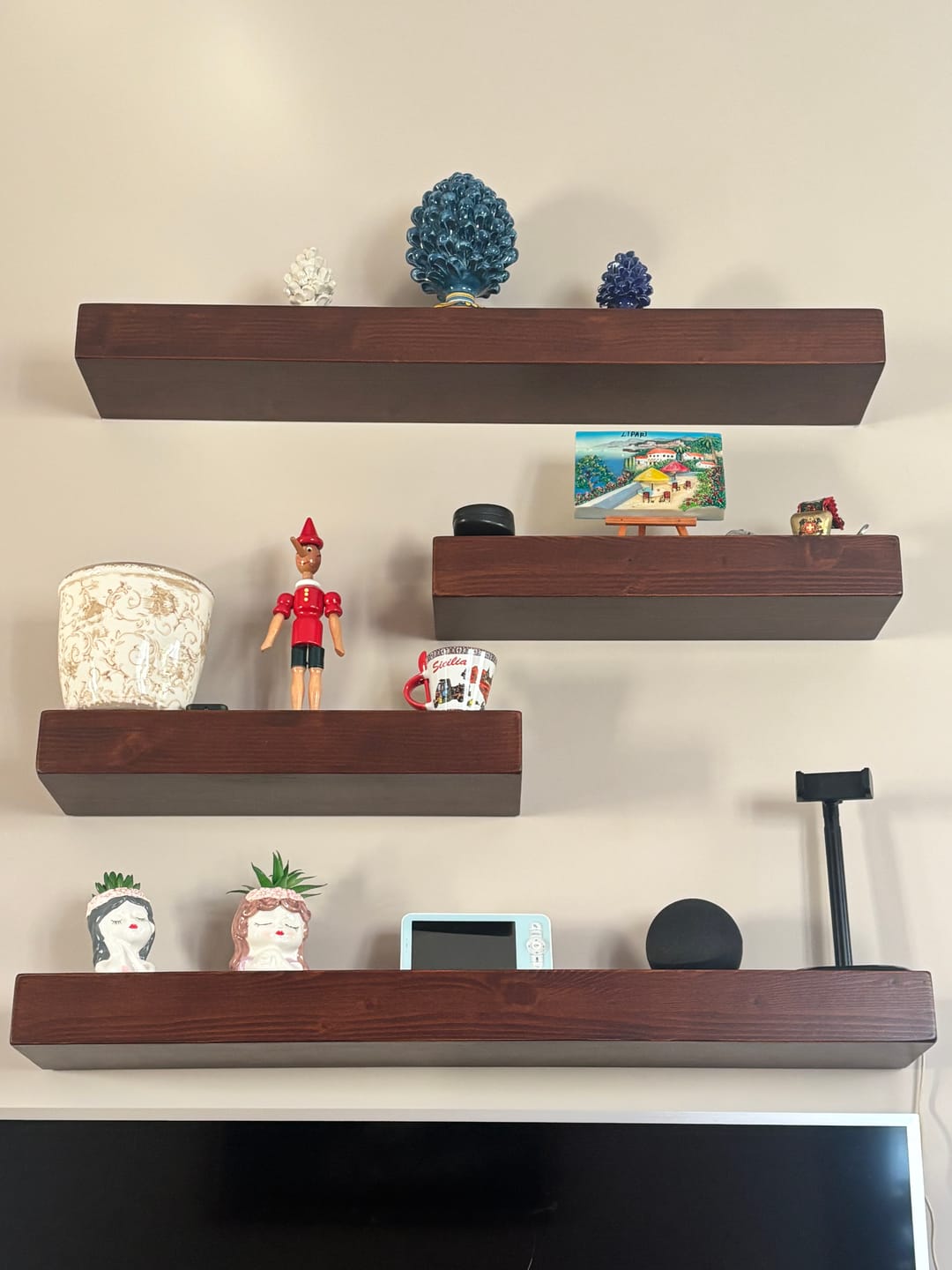 Customer photo review of Mensola sospesa - VENERE - Profondità 15-20-25 cm. Noce Scuro