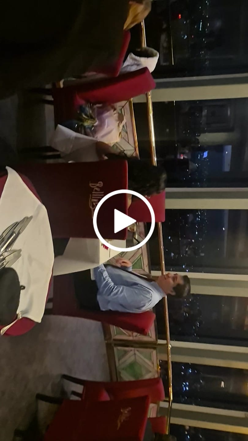 Customer video review of Cena Romántica