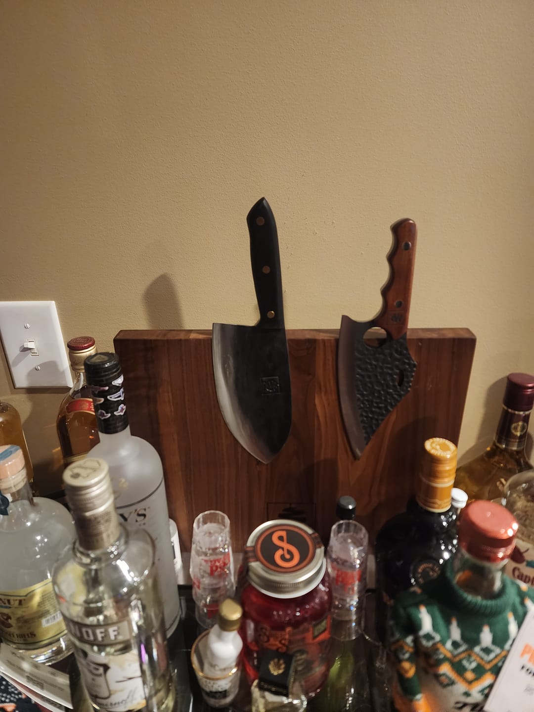 Customer photo review of FREE Walnut Magnetic Knives Holder