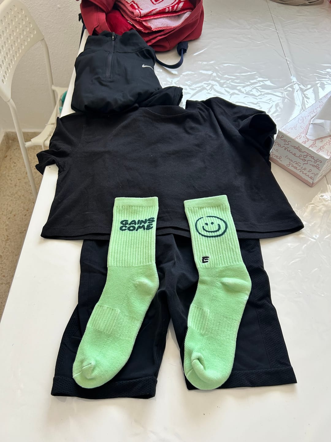 Customer photo review of Calcetines Performance Trust You Gains Come Green